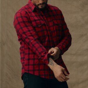 Filson Mens Alaskan Guide Shirt Red and Black Plaid Size Small